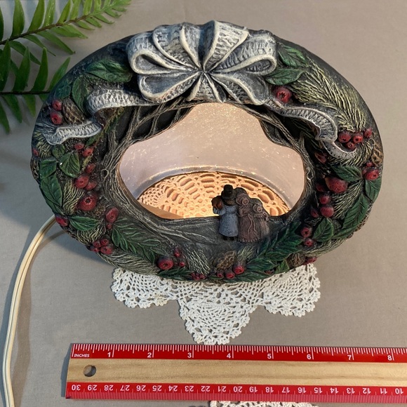 Vintage Ceramic Holiday Wreath Light With Bow And Berries - Picture 16 of 16